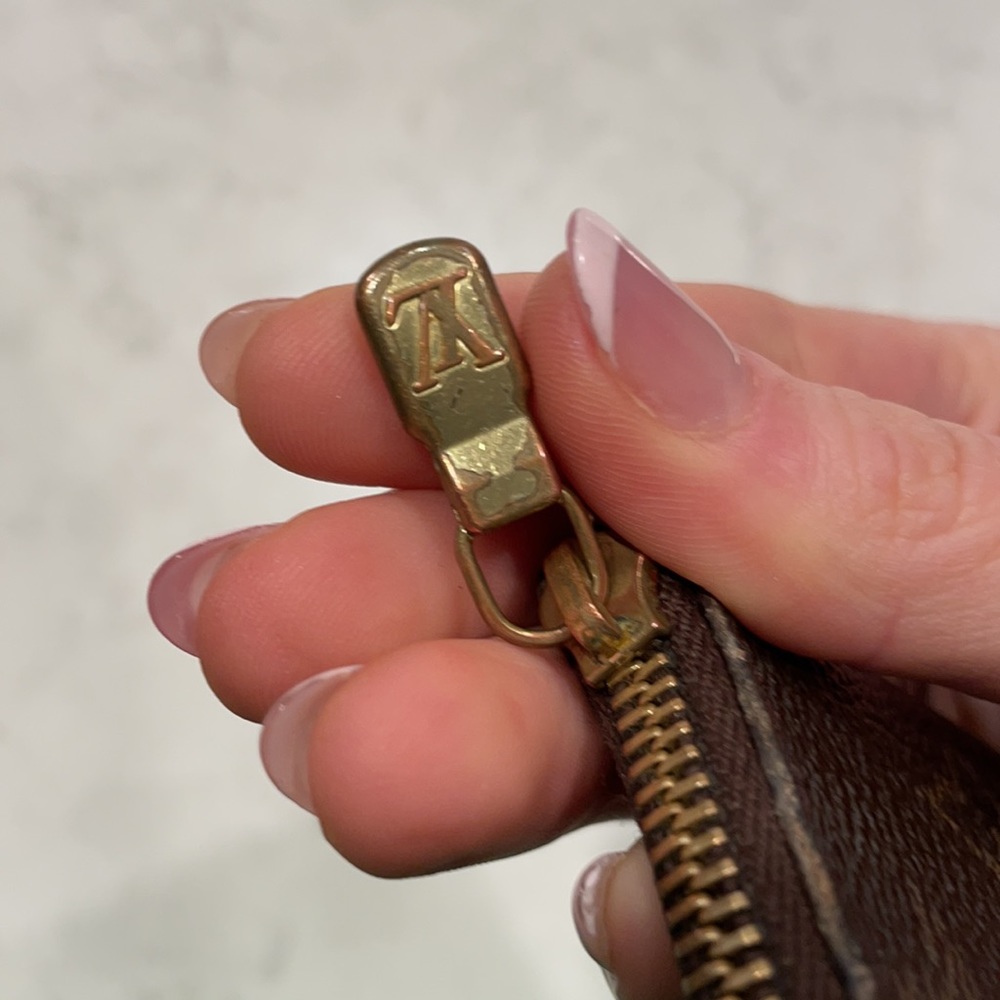 LV Keychain Wallet - Picture 3 of 4